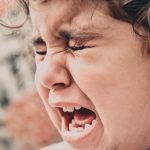 子どもが泣いている時、こんな危険な声かけしていませんか！？